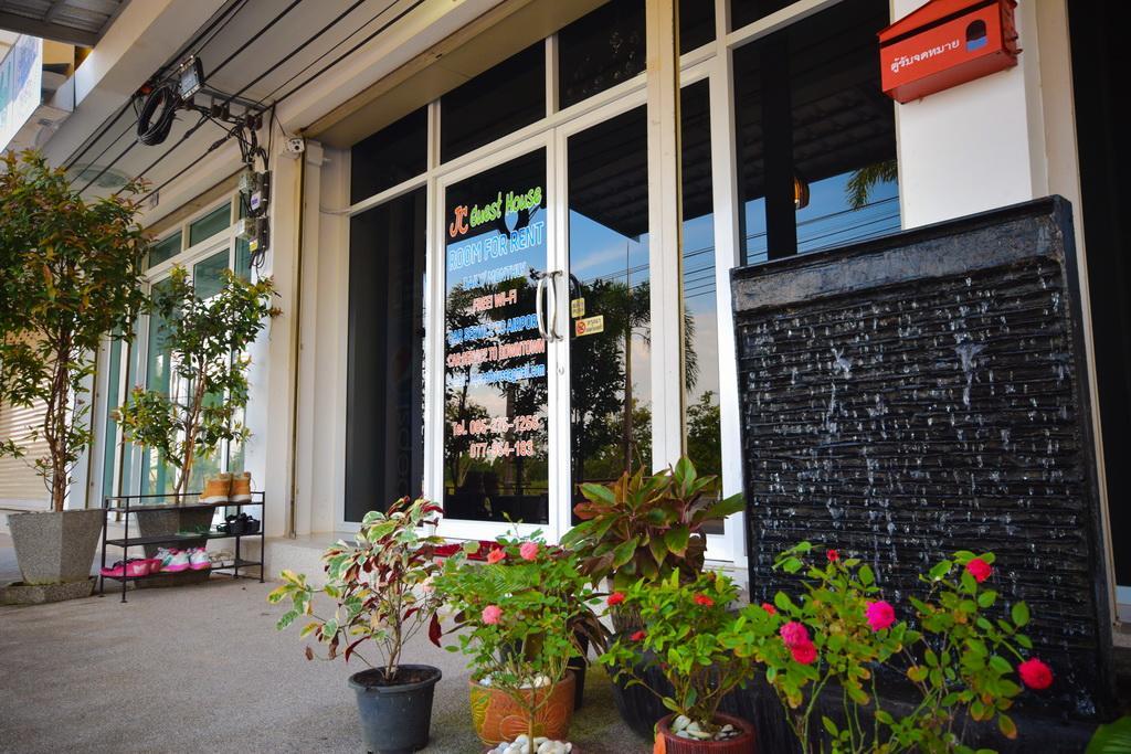 Jc Guesthouse @ Suratthani Airport Surat Thani Buitenkant foto